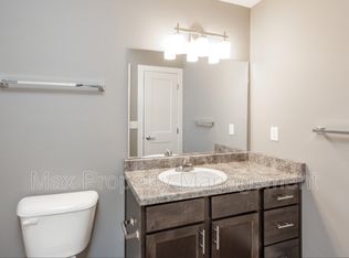 500 E 17th St S UNIT 9, Newton, IA 50208