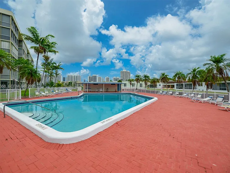 2851 Leonard Dr #J505 — Photo 38