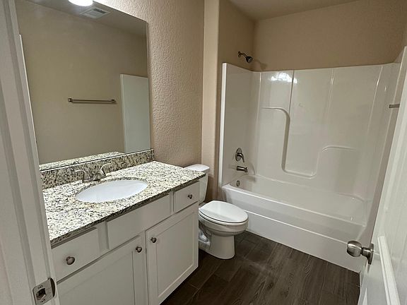 4th image of 401 Barbet Dr