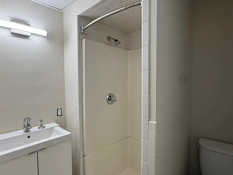 225 Albion St #1 — Photo 7