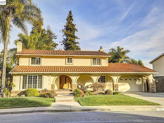 3rd image of 796 Posada Way