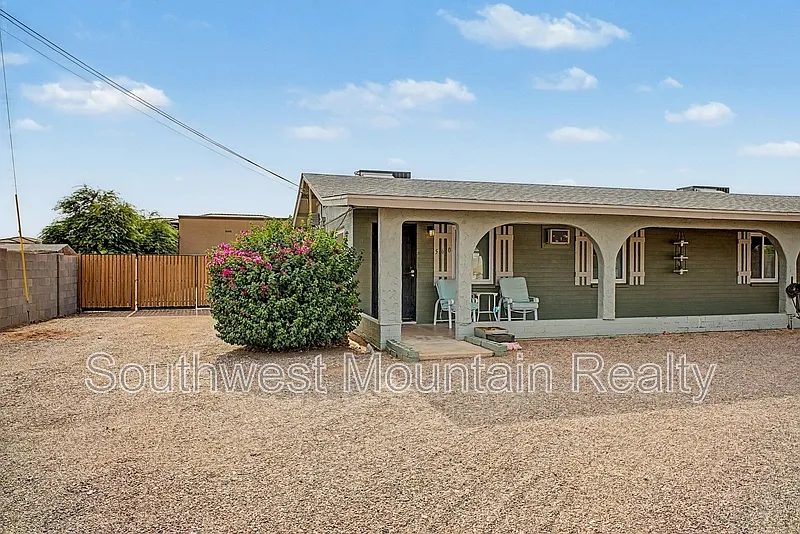 2 bed, 1.0 bath, 1350 sqft, $1,295 — Photo 3