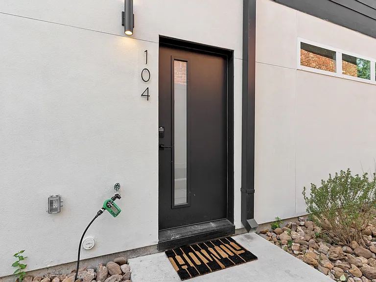 2202 N Carroll Ave #102 — Photo 9