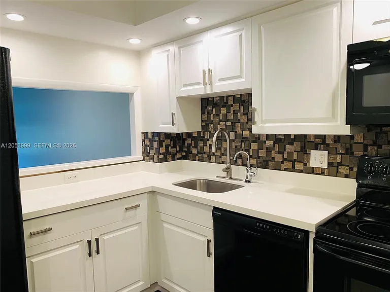 2850 N Palm Aire Dr #404 — Photo 27