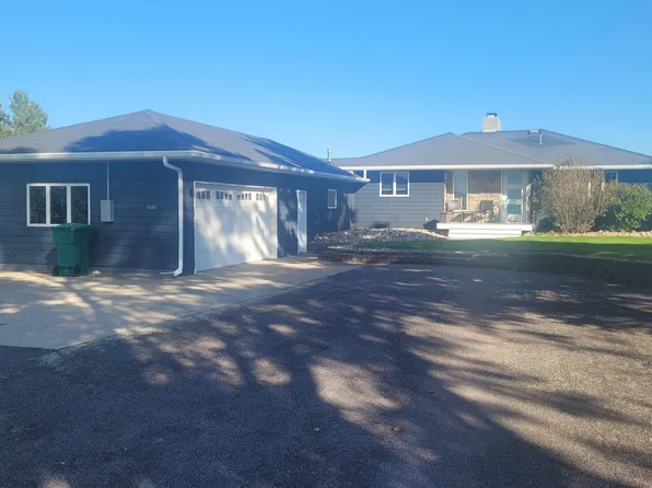 1444 S Lake Dr, Watertown, SD 57201