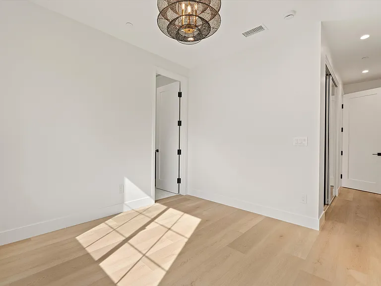 3811 Maine Ave — Photo 7