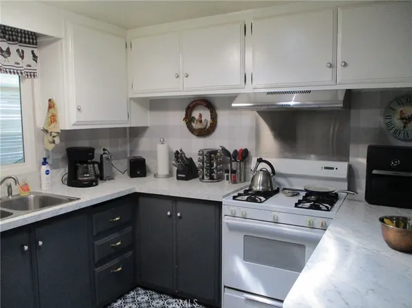 320 Santa Clara Cir, Hemet, CA 92543