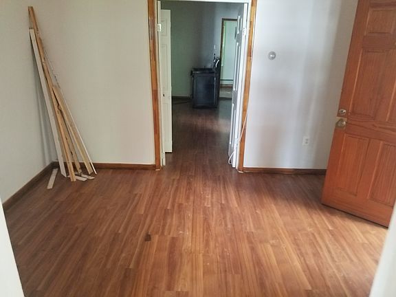 Entrance rooom or Rail Road aprtmnt