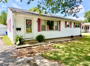 735 W 5th St, Flora, IL 62839