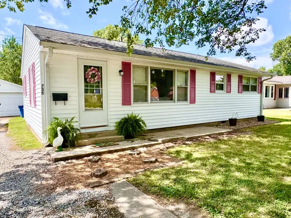 735 W 5th St, Flora, IL 62839