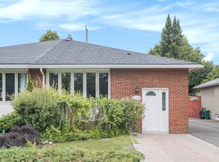 2409 Iris St, Ottawa, ON K2C1C7