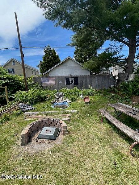 5th image of 1833 5th Avenue