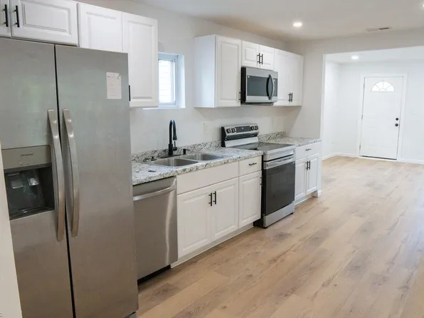 35 Sycamore Ave, Newport News, VA 23607