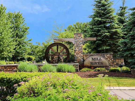 2nd image of 28232 Oakmonte Cir W #1