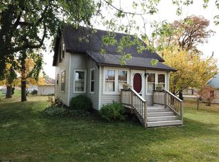 612 Lake St NE, Warroad, MN 56763