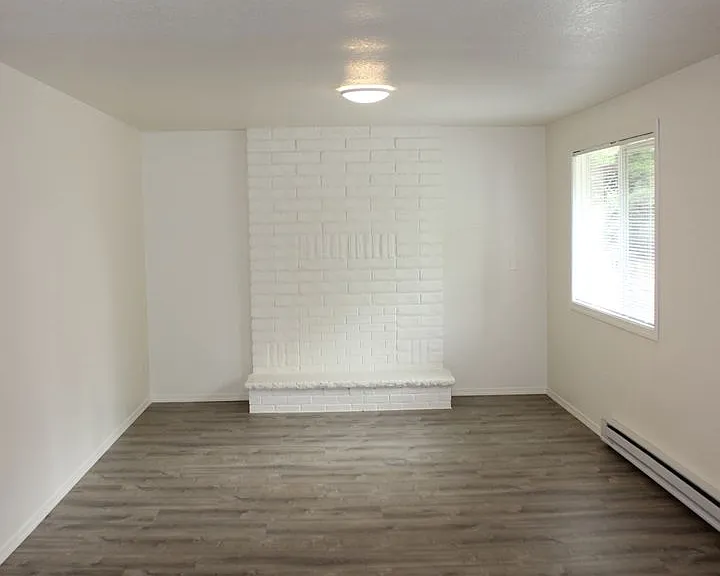 232 NE Palomar Ct — Photo 13