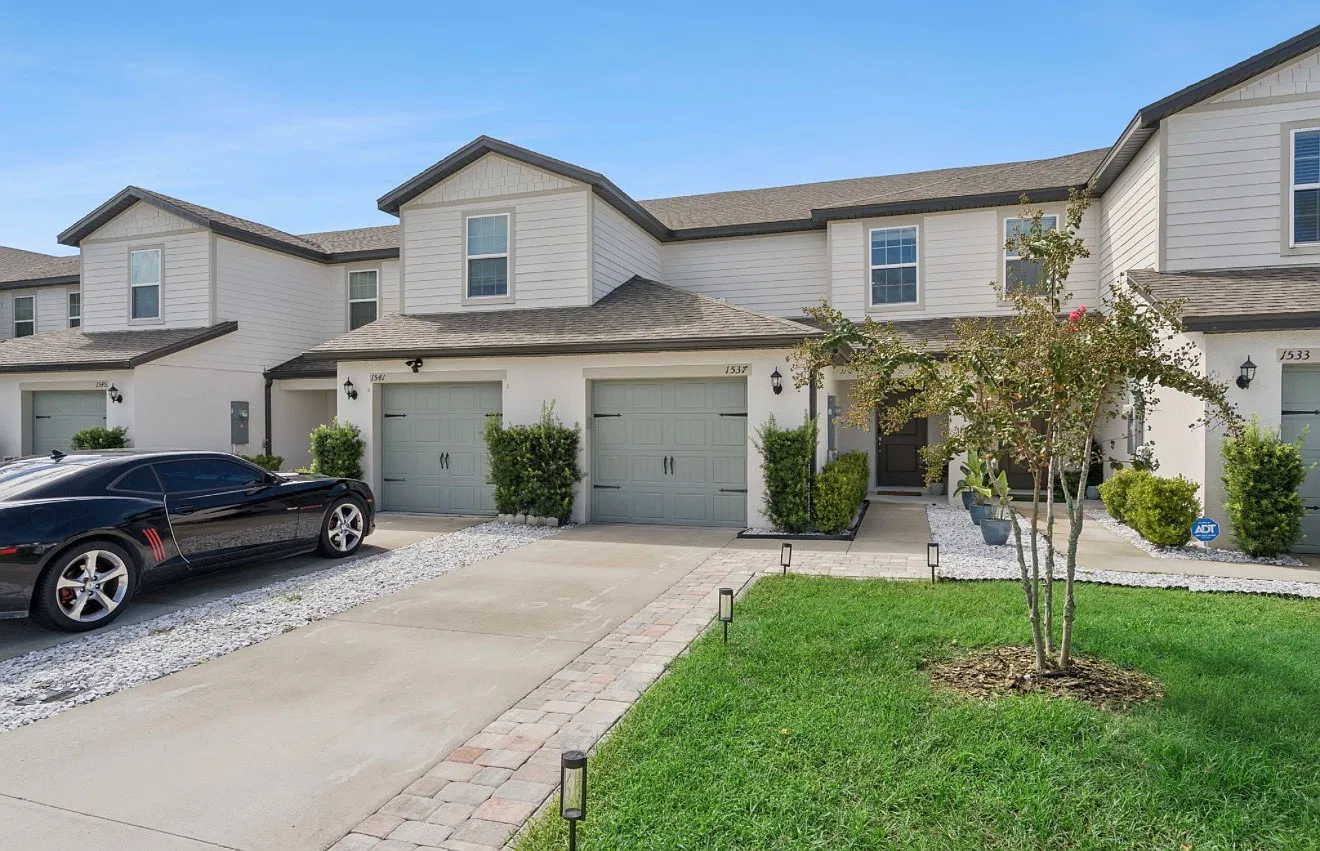 2 bed, 2.5 bath, 1616 sqft, $2,000 — Photo 2