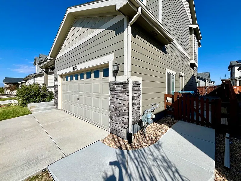 3 bed, 2.5 bath, 2347 sqft, $2,950 — Photo 4