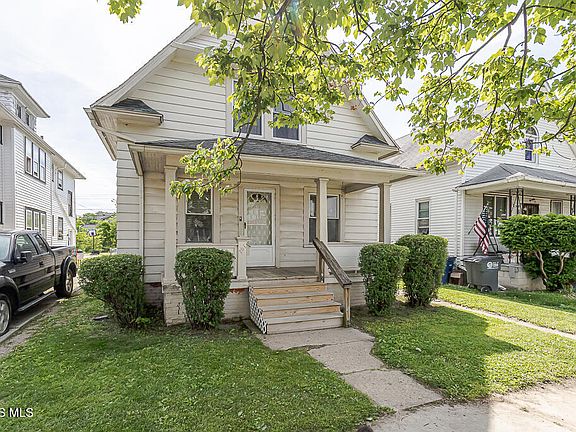2nd image of 701 Thomas St