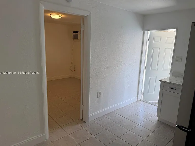 219 SW 21st Ave #5 — Photo 1