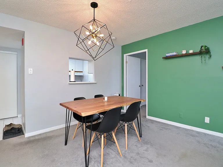 35 Holland Ave #302 — Photo 9
