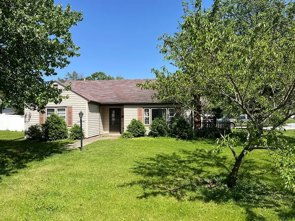 301 N Cherry St, Lexington, IL 61753