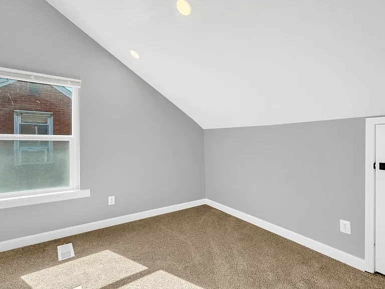 9973 E Outer Dr — Photo 33