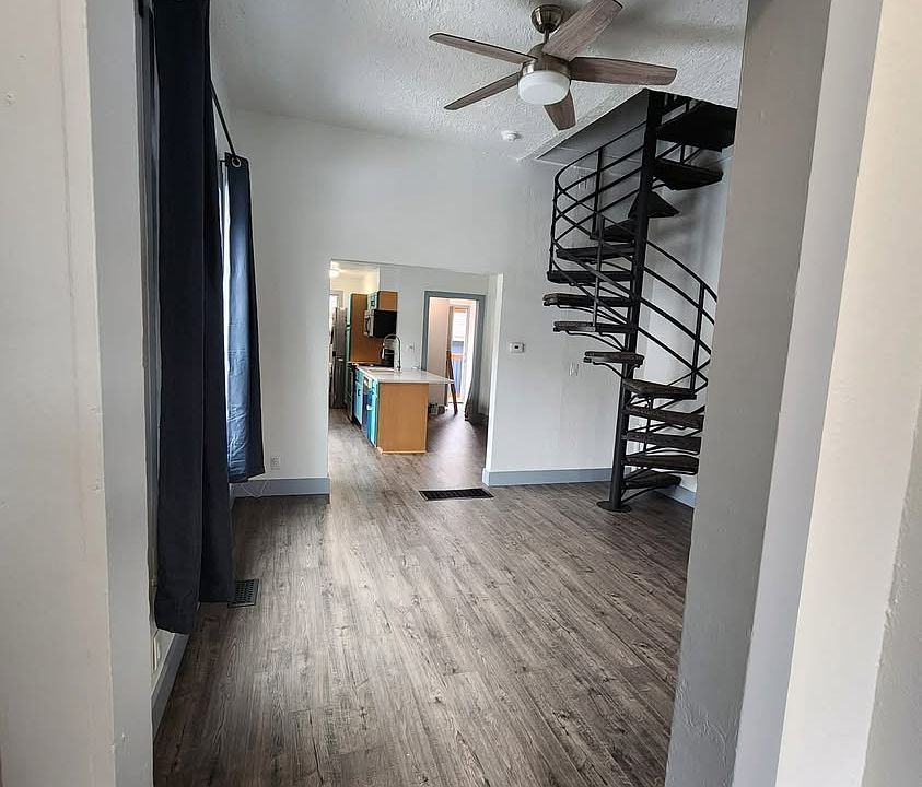 Dining room from entry