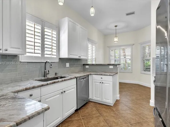 837 Vistana Cir, Naples, FL 34119