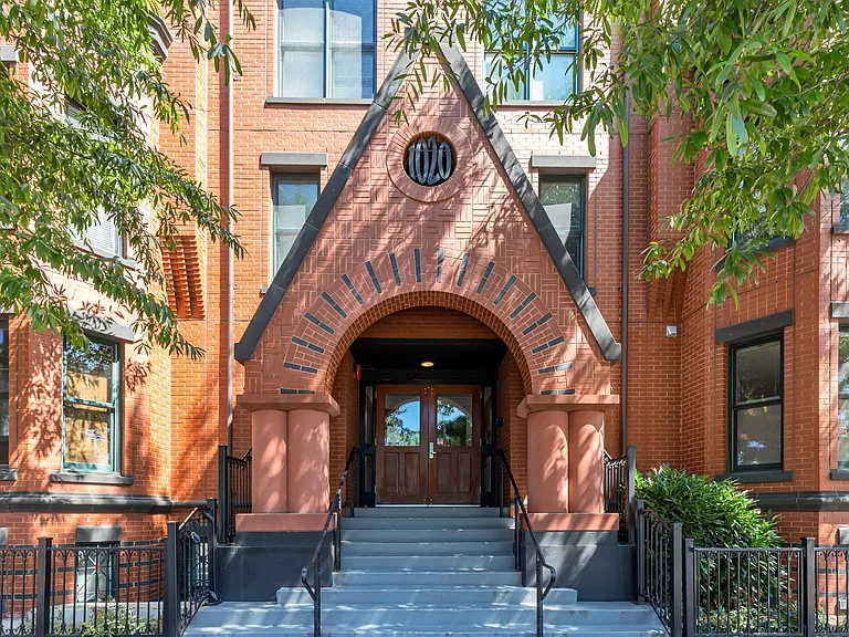 1020 Pennsylvania Ave SE #102 — Photo 2