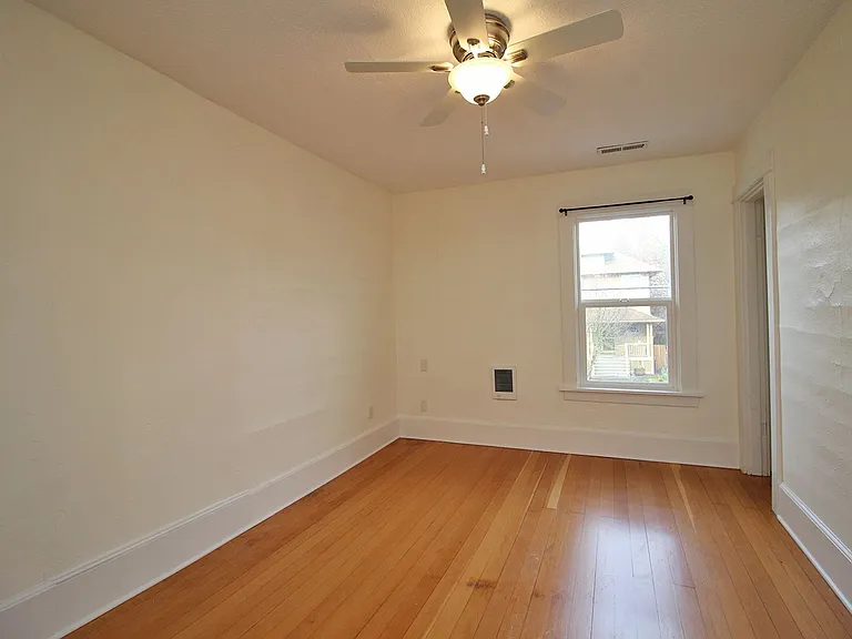 66 NE Skidmore St — Photo 25