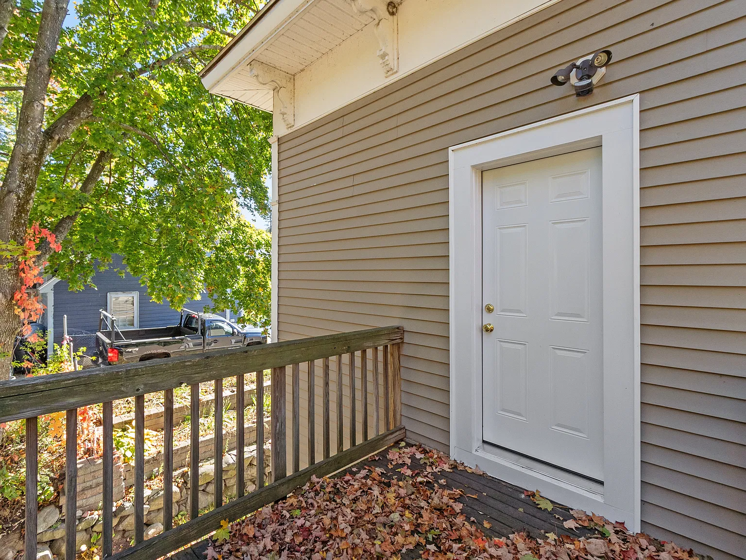 3 bed, 1.5 bath, 1200 sqft, $2,600 — Photo 3