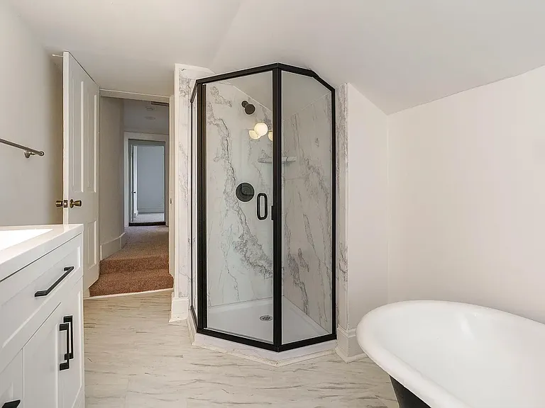 684 Hamlet St — Photo 15