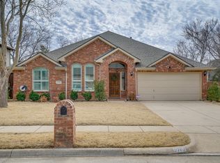 2702 Warwick Dr, Corinth, TX 76210