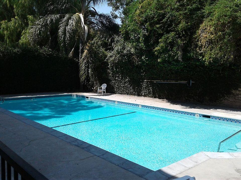 1st image of 13907 Oxnard St APT 10