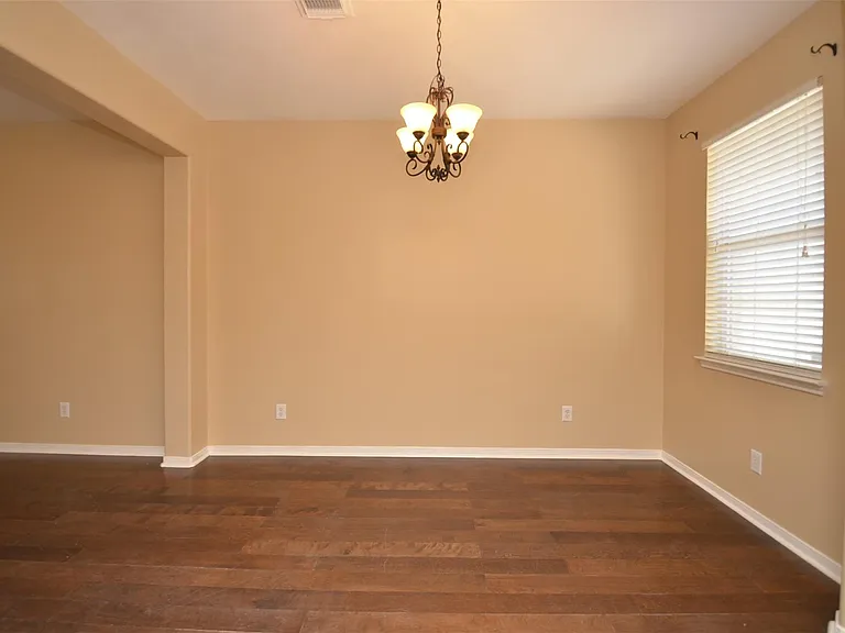2911 Meadowglen Cv — Photo 19
