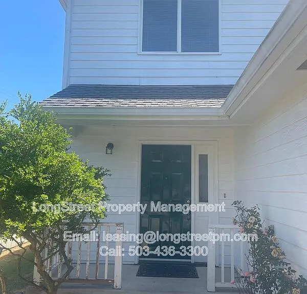 1927 NW Highland Dr — Photo 1