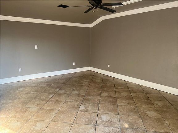 5th image of 15504 Spring Hill Ln