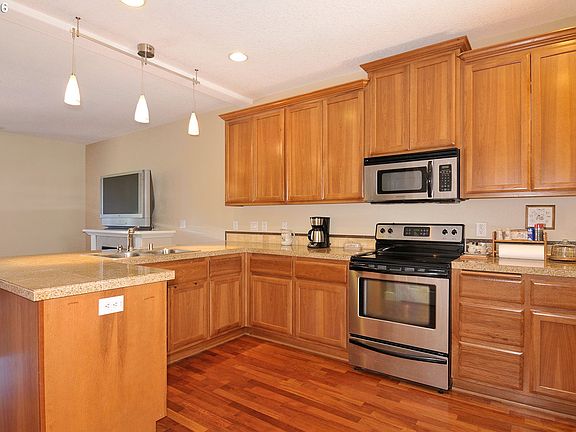 3rd image of 3413 NE 80th St