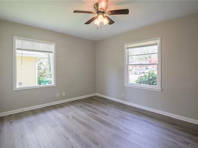 2945 Belvedere Ln — Photo 10