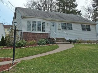 318 Lockwood Dr, Paramus, NJ 07652