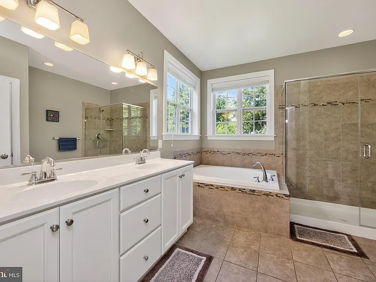 121 Shilling Ave — Photo 25