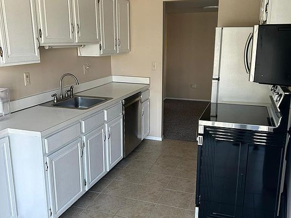 5th image of 42156 Roscommon St