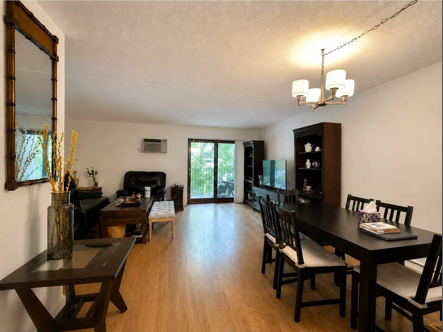 2 bed, 1003 sqft, $2,700 — Photo 2