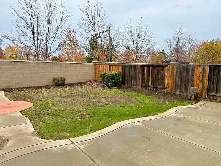 405 Darragh Ct — Photo 12