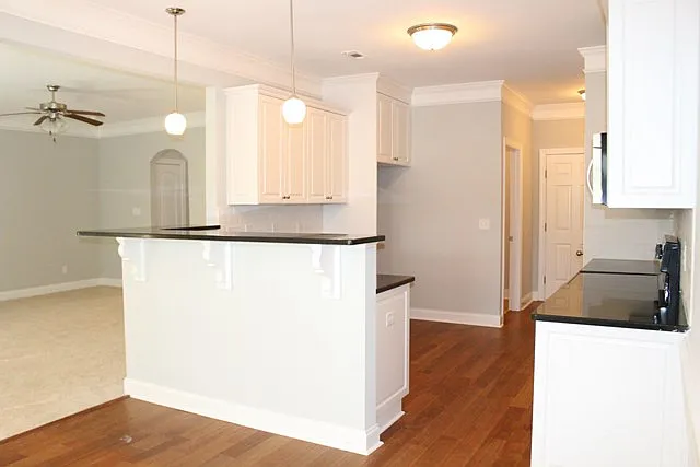 831 Erika Ln — Photo 11