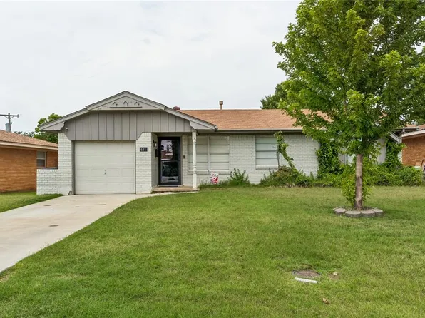 631 SW 3rd St, Moore, OK 73160