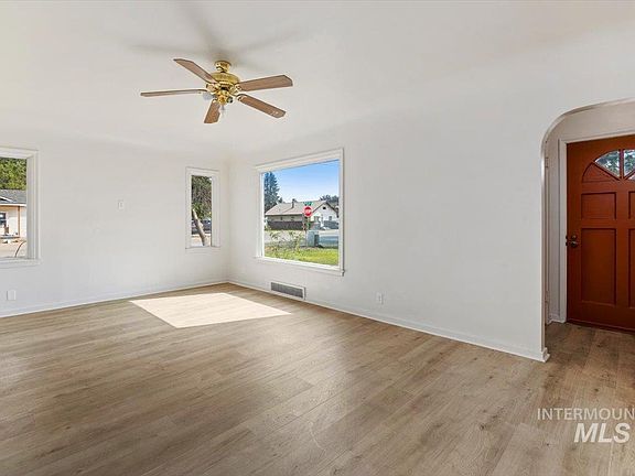 5th image of 1105 Idaho St