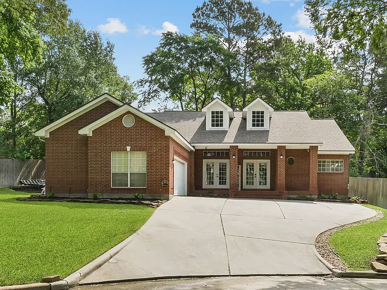 113 Inverness Dr — Photo 1