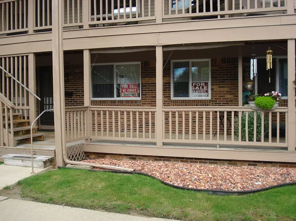 153 Hanover St, Marine City, MI 48039